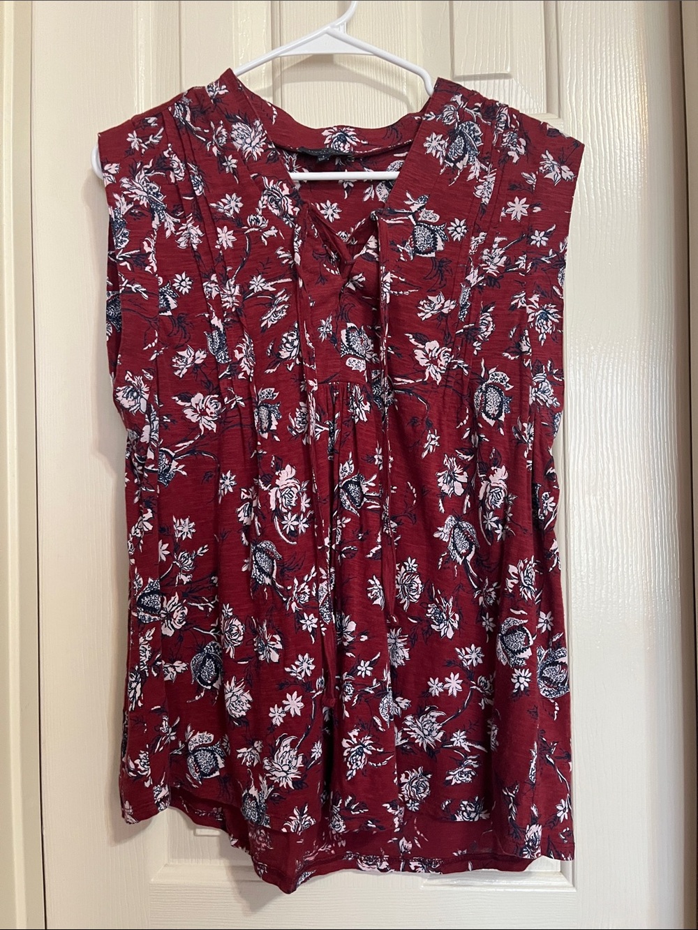 Lucky Brand Women's Sleeveless Floral V-Neck Top - Burgundy Large